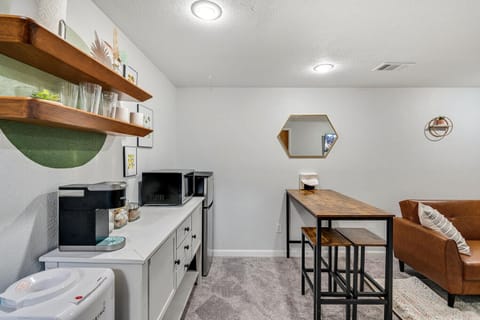 Kitchenette and dining area