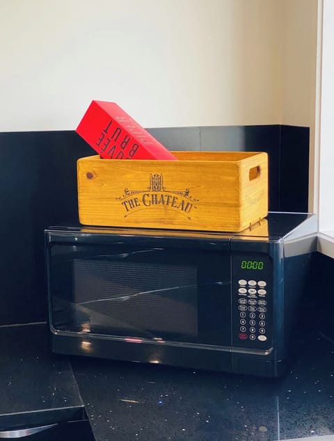 kitchen with grill, coffee machine, toaster, kettle, air fryer and lot of other