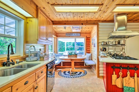 Kitchen | Dining Nook