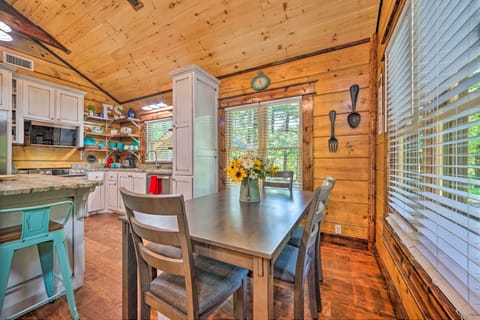 Dining Area | Dishware/Flatware