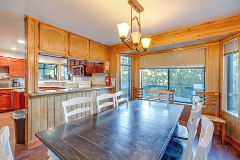 Dining Area | Dishware/Flatware Provided | 3rd Floor