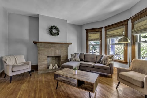 Living room with 55 in Smart TV 