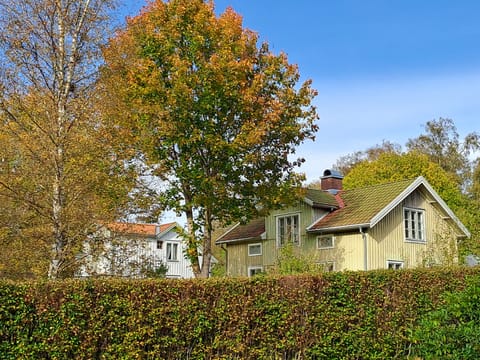 Welcome to Dammgatan by House Viola. Two houses, sleeps 14 .
