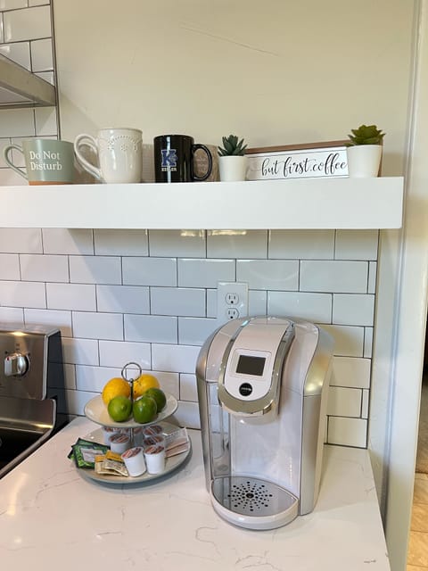Keurig for tea or coffee.  A 12 cup coffee maker is also provided.