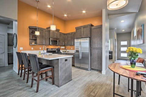 Kitchen | <2 Mi to Golfing, Shopping, Dining & Trails