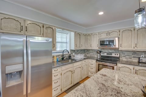 Kitchen | Pots & Pans | Spices | Drip Coffee Maker