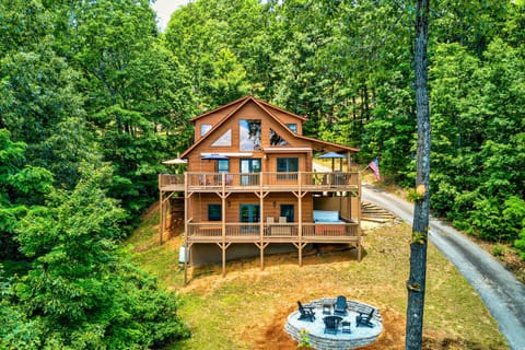 Murphy Vacation Rental | 4BR | 3.5BA | Stairs Required | 2,488 Sq Ft