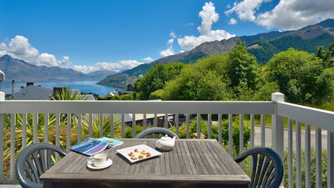 Enjoy the breakfast / brunch / lunch or even dinner on the deck 