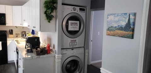 Laundry machines and laundry detergent provided