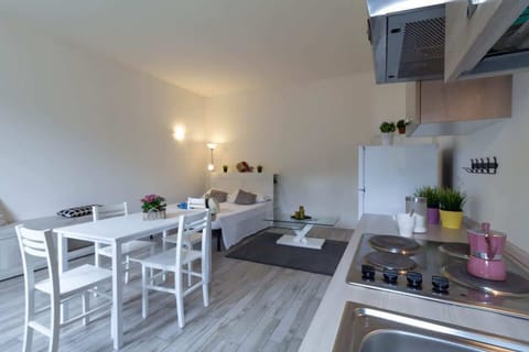 Casetta di Sarah studio - Solo Affitti Brevi large and bright studio apartment, tastefully furnished, free wifi