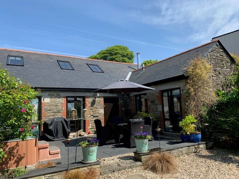 Peaceful secure courtyard garden, perfect for enjoying the sunshine
