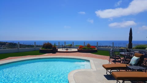 Very peaceful❤ Heated, Private pool & jacuzzi with oceanview.