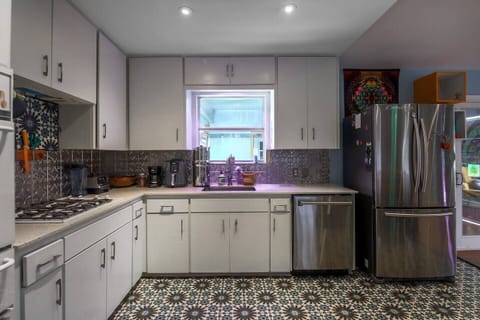 Kitchen loaded with everything you need to prepare great meals.