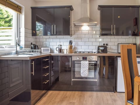 Kitchen | Rowan Cottage, Walwyns Castle