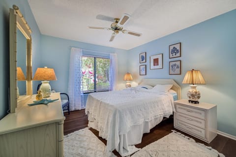 Second room with a queen size bed