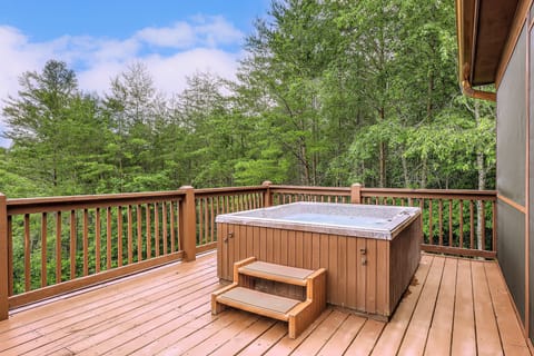 Relax in the hot tub with an outdoor movie, stargazing, or simply relaxing