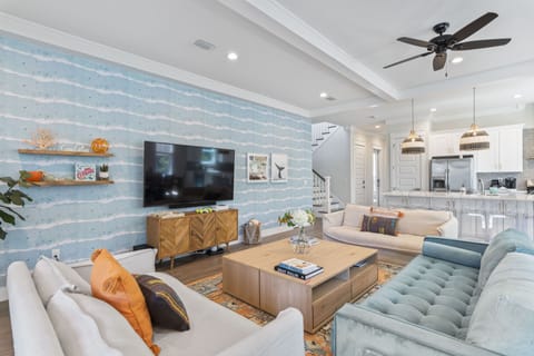 Welcome to your beach vacay!! Take in the colors of summer in Florida!