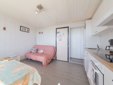 Cabinetry, Building, Kitchen Sink, Sink, Wood, Comfort, Lighting, Interior Design, Countertop