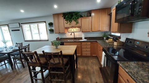 Kitchen area with plenty of room.