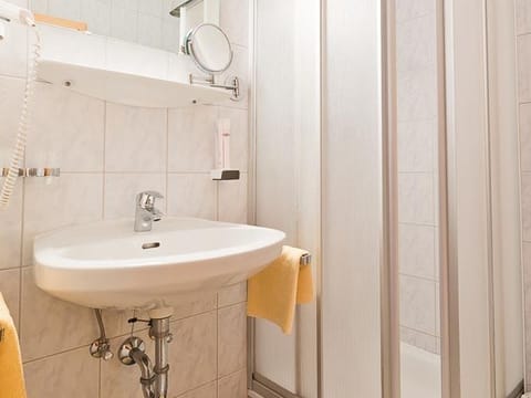 Double room, shower, WC, mountain side - Hotel Sportalm Hintermoos House in Salzburgerland