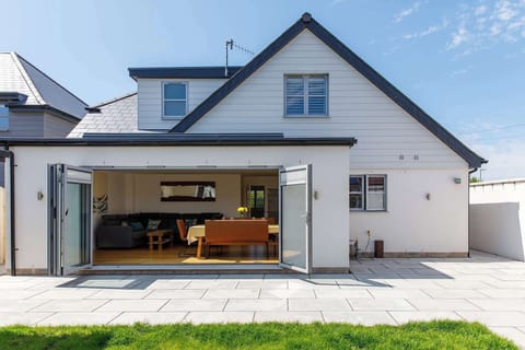 Feel the sea breeze in this 4 bedroom seaside hideaway situated in the heart of Bracklesham Bay.