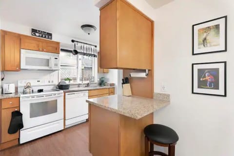 Dining room bar into kitchen