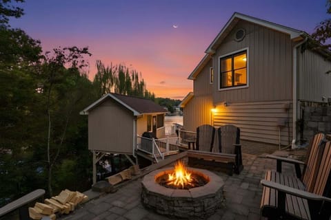 Welcome to Heavenly Hideaway! At night, settle into the firepit area and appreciate the open spaces.