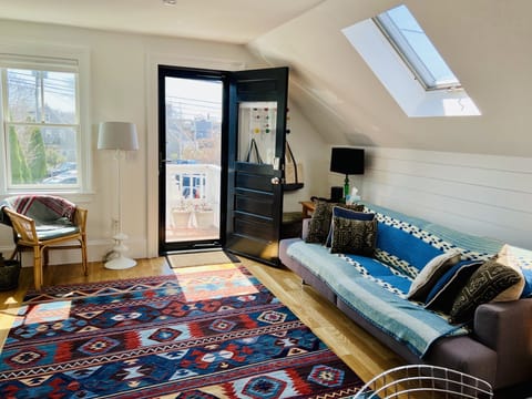 Main entrance and living room area. 