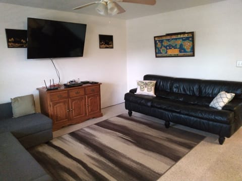 Living room, right side