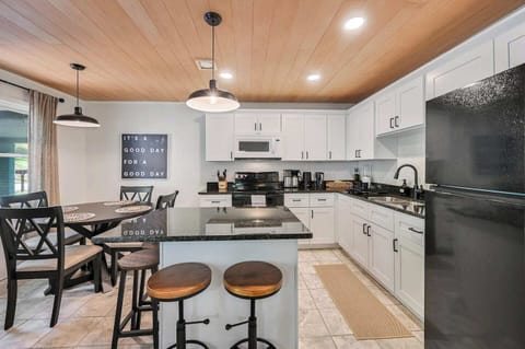 Table or bar seating available to accommodate the best seating options for any meal.