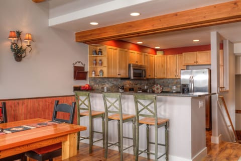 Chat with friends as you cook | Main Level