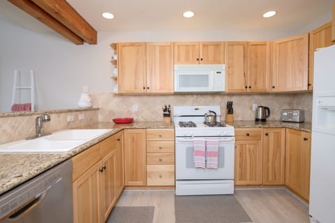 Cook a delicious dish | Main Level