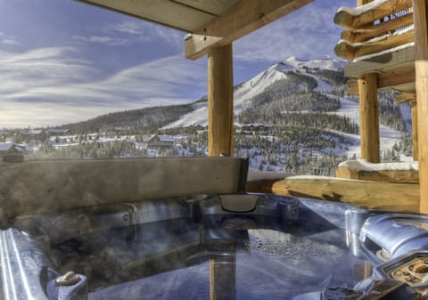 Enjoy the relaxing hot tub | Exterior