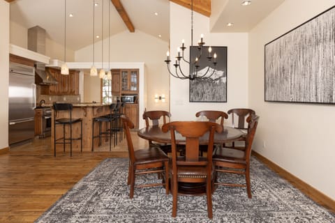 Gather for dinner | Main Level