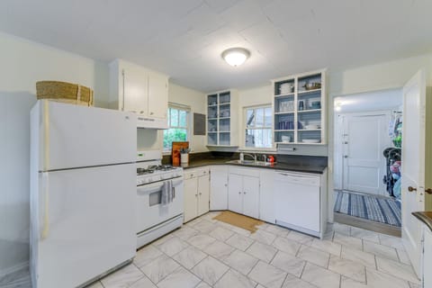 Kitchen | Cooking Basics Provided