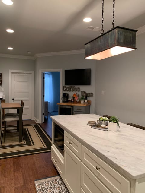 Island seats 3. Electric pressure cooker, toaster oven, & blender provided