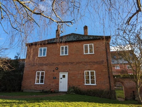 Pond Cottage entrance