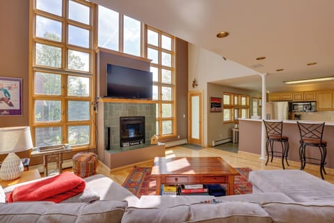 Great Room | Smart TV | Gas Fireplace