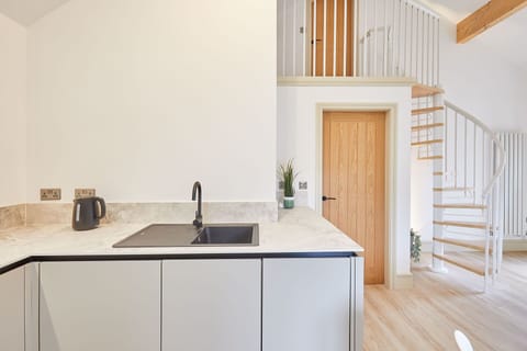 Sunshine Cottage, Preston-under-Scar - Host & Stay