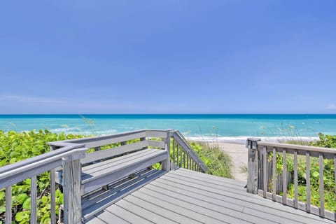 Stuart Vacation Rental | 975 Sq Ft | 2BR | 2BA | Step-Free Access