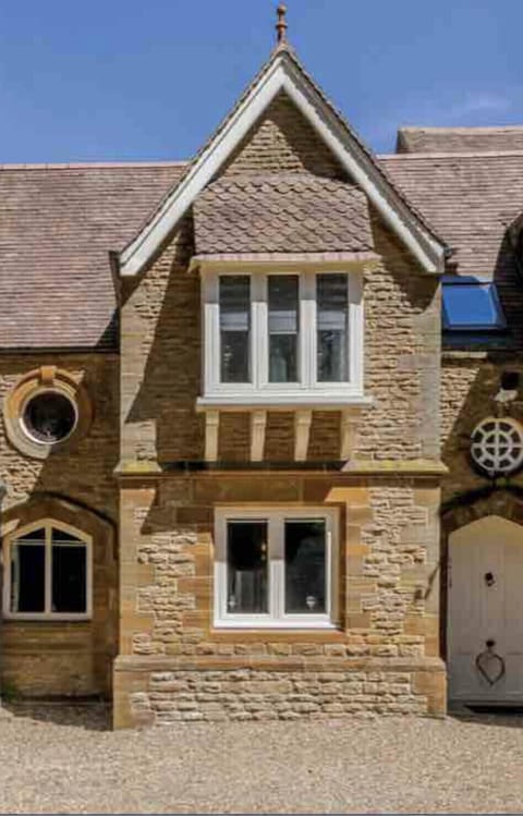 2500 square foot coach house in Northampton to rent