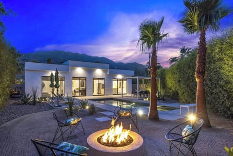 Your private Palm Springs oasis—sparkling pool, spa, and firepit with mountain views at sunset.