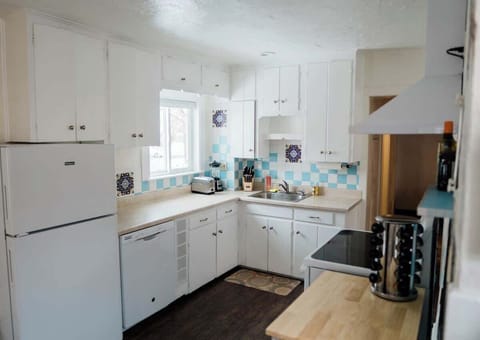 Kitchen with all the appliances you could need to cook like at home! Coffee and accessories are hidden from view here, but they are to the right of the refrigerator