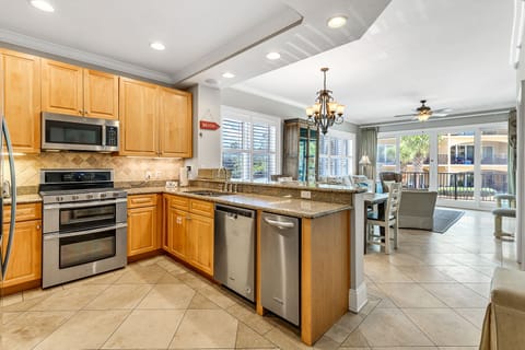 Updated kitchen - Ice maker included!