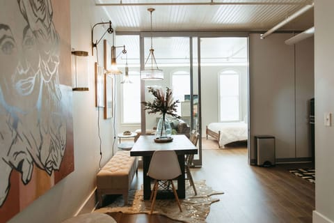 4bb25cdc-d870-4234-81b9-c96de366672a