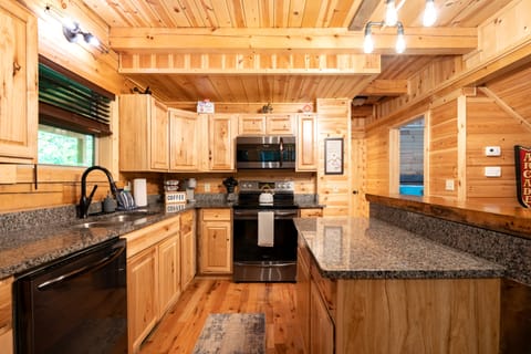 Spacious, well-stocked kitchen for eating in and dishwasher for easy clean up