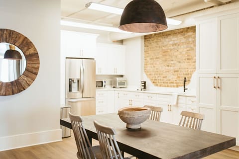 Blue Suede Shoes Suite (33)