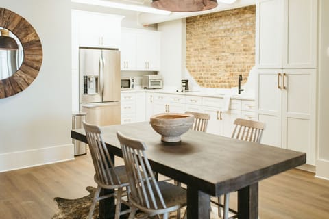 Blue Suede Shoes Suite (32)