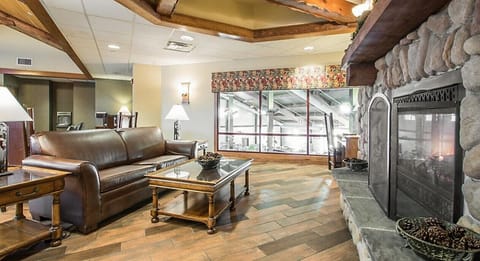 Spacious 2 Bedroom Deluxe Timber Suites at Christmas Mountain Resort in Dellona