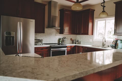 Kitchen island, with breakfast bar seating for four